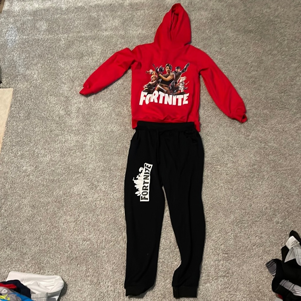 Boys Fortnite hoodie and matching pants like new